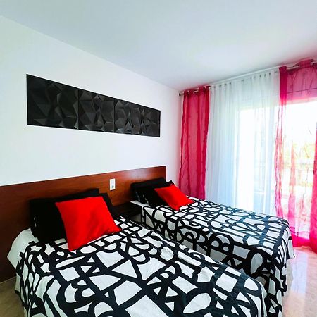 Апартаменти Ventura Park C- 3 Салоу Екстер'єр фото